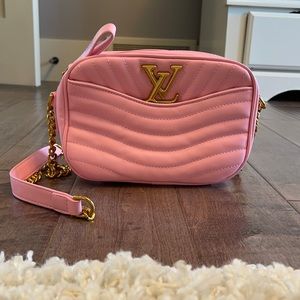 Pink Louis Wave Cameraback